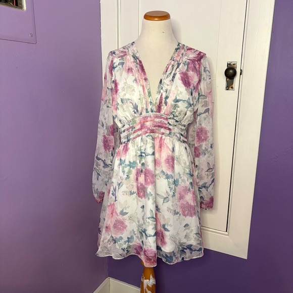 Lulus NWT Floral Mini Dress Long Sleeve V‎ Neck Smocked Waist Party White Medium - Picture 2 of 8